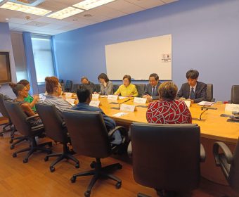 The Chinese delegation and Campus Senior Management discuss UWI-China relations.