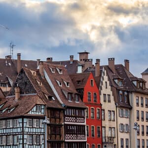 Interactive button representing the French program, with visual elements reflecting the charm of Colmar, France.